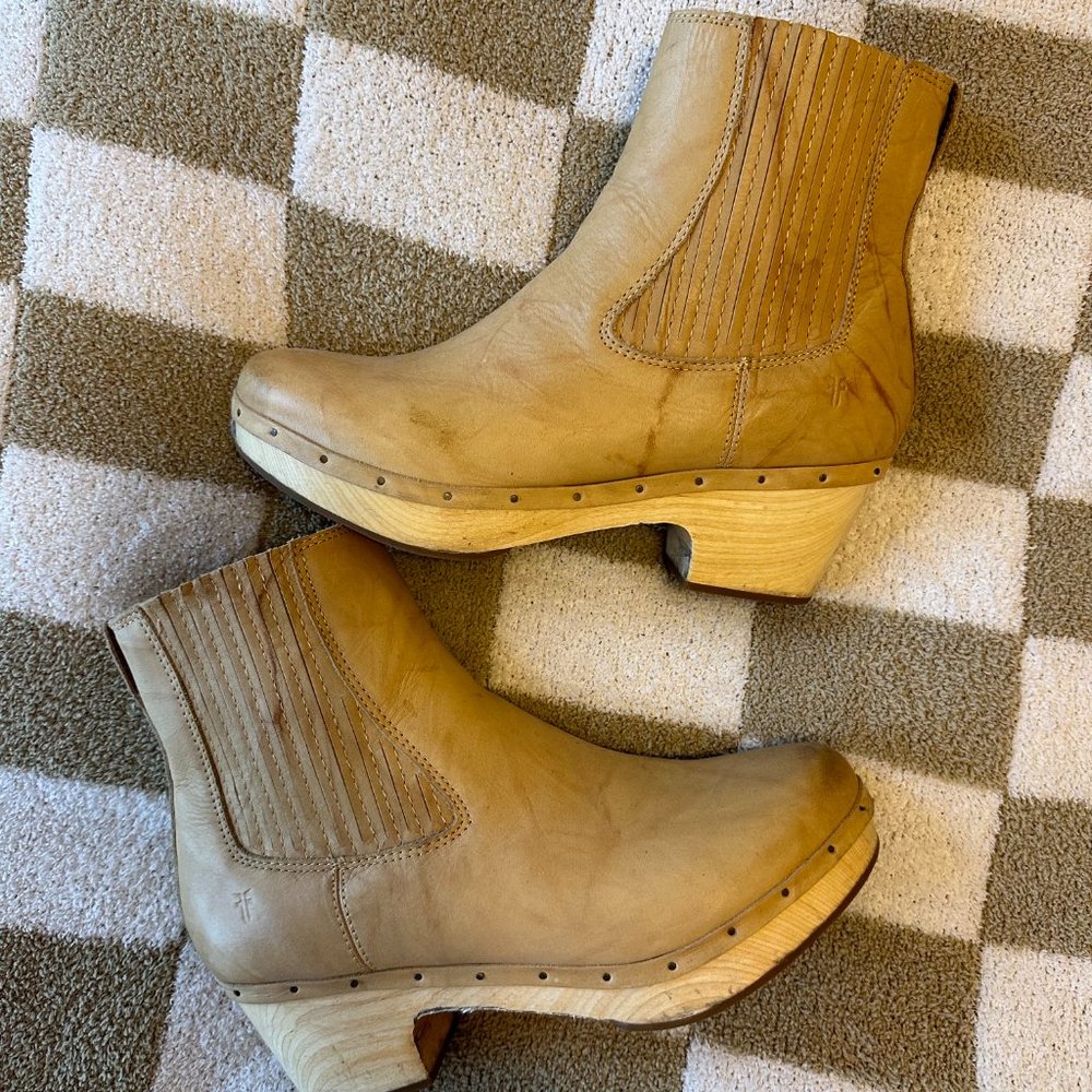 Barely worn Frye Boots [MILLIE PLATFORM CHELSEA BOOT]